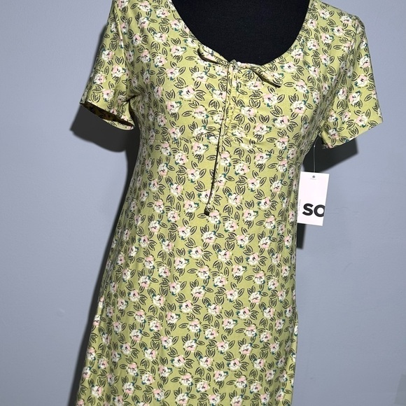 Juniors' SO® Cinched Front Fit & Flare
Peasant Dress Size Medium - Picture 13 of 13